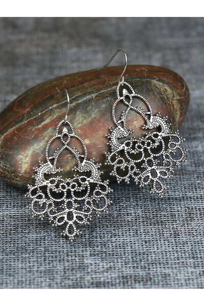 Jewelyf Dantel Desenli Sallanan Gri Metal Küpe