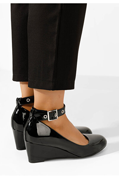 B T Shoes Černé lodičky na klínku Alyssa