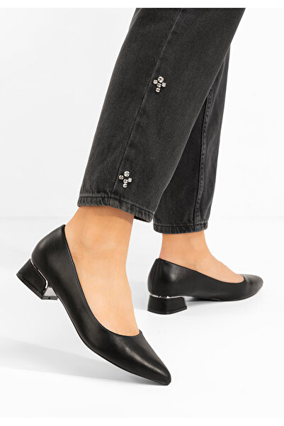 B T Shoes Černé lodičky na hrubém podpatku Sorelia