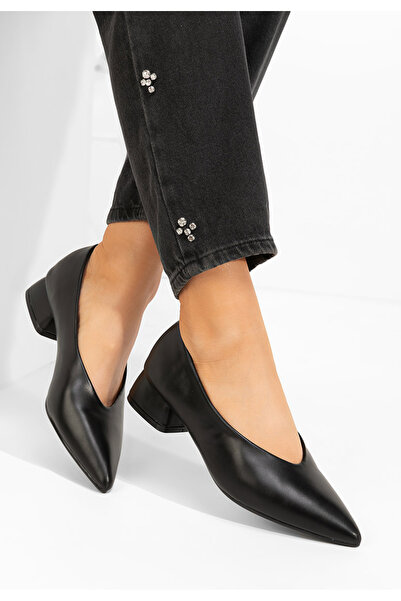 B T Shoes Černé lodičky na hrubém podpatku Sarilia