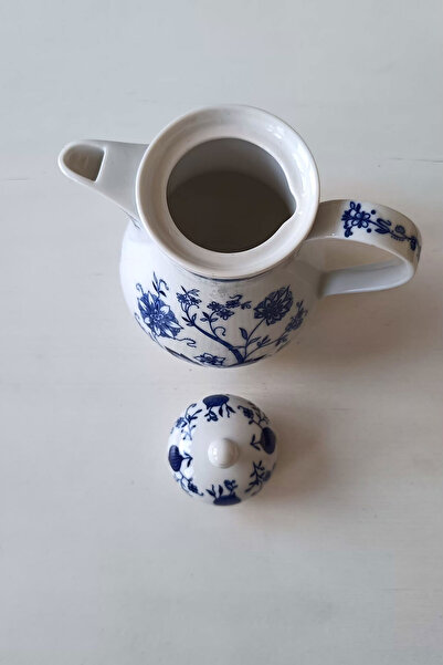 Bavaria Seltmann Weiden Friederike Tea/Coffee Pot with Onion Pattern 1 Liter