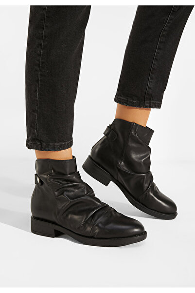 B T Shoes Γυναικεία δερμάτινα μποτάκια Μαύρα Juvila