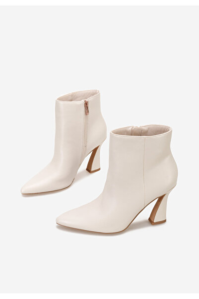 B T Shoes Bílé kotníkové boty na podpatku Calena