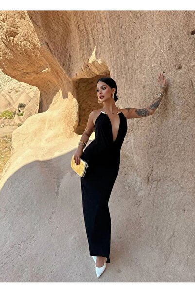 aytenli Μακρύ φόρεμα με λαιμόκοψη σε σχήμα V, ανοιχτή πλάτη, πλαϊνό κορδόνι, πλαϊνό σκίσιμο, επένδυση και αξεσουάρ από χυτό χρυσό Degaje