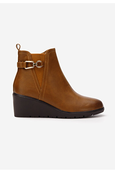 B T Shoes Camelové kotníkové boty na klínku Ostara