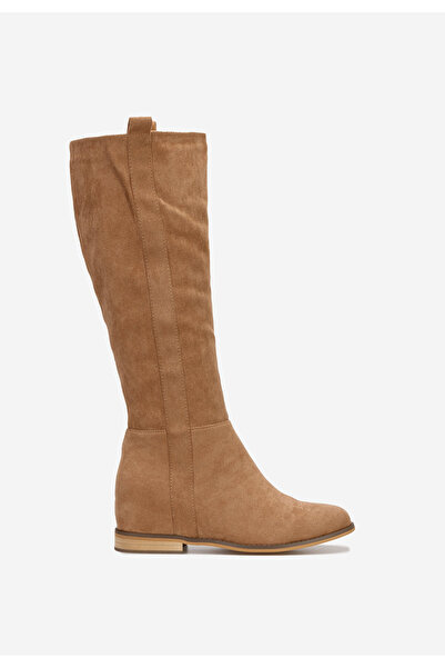 B T Shoes Camelové kozačky na klínku Lanella