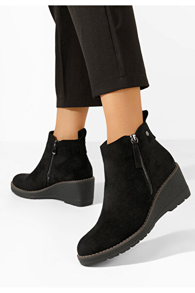 B T Shoes Černé kotníkové boty na klínku Ellen