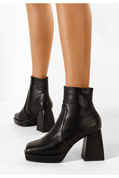 B T Shoes Černé kotníkové boty na podpatku Cabrese