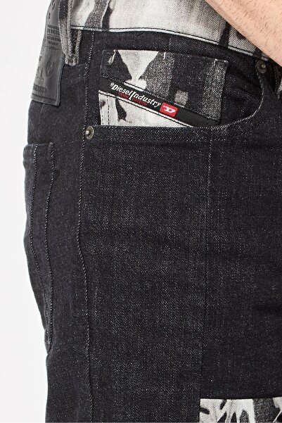 Diesel Men D-Kras Slim Fit Graphic Stretchable Jeans, Black