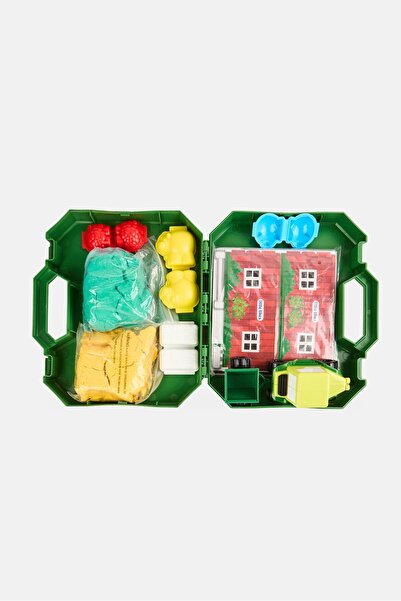 Little Tikes Dynamic Sand Deluxe Carry Case Farmyard Set