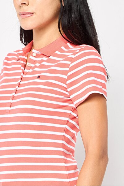 Tommy Hilfiger قميص بولو نسائي مخطط بأكمام قصيرة وقصة ضيقة، متعدد الألوان