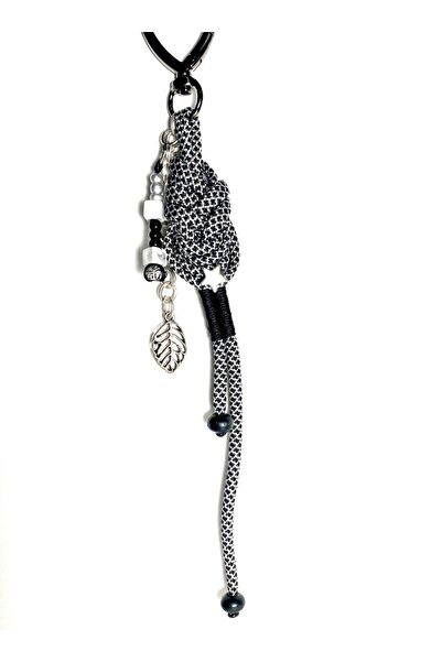 She Sells سلسلة مفاتيح نسائية محبوكة من كورديل باراكورد - مزينة بتفاصيل مطلية...