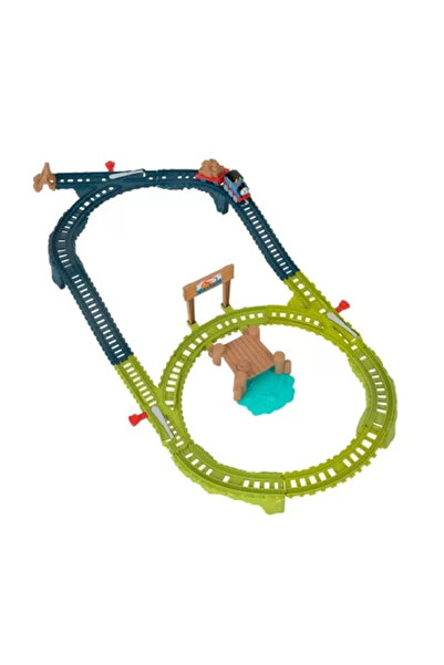 THOMAS Playset with Push Along Locomotive and Accessories