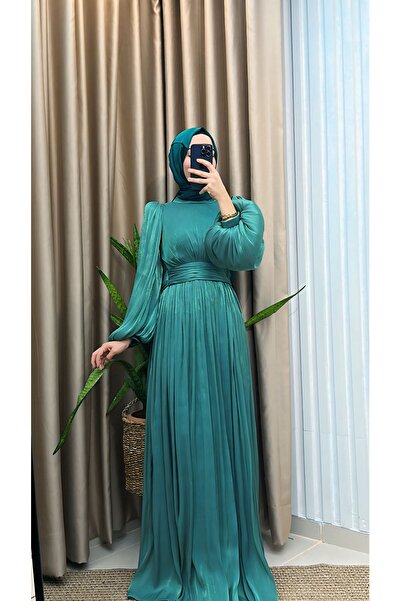 MERVE TESETTÜR فستان سهرة من التول الساتان مع أكمام بالونية وخصر مطوي