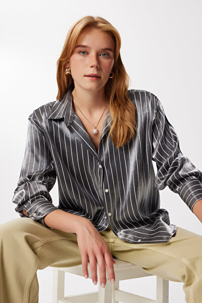 Happiness İstanbul Women's Light Green Striped Glitter Satin Surface Shirt Fz00005