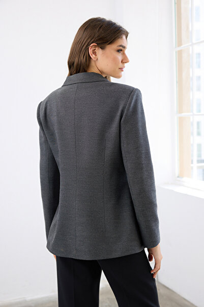 Trendyol Collection Anthrazitfarbene, mit Knöpfen versehene, figurbetonte, gewebte Blazerjacke TWOAW26BC00047