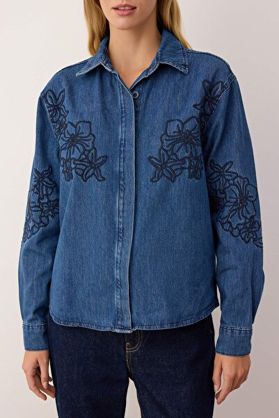 Trendyol Collection Cămașă din denim cu mânecă lungă cu detaliu de broderie albastru închis TWOAW26GO00031