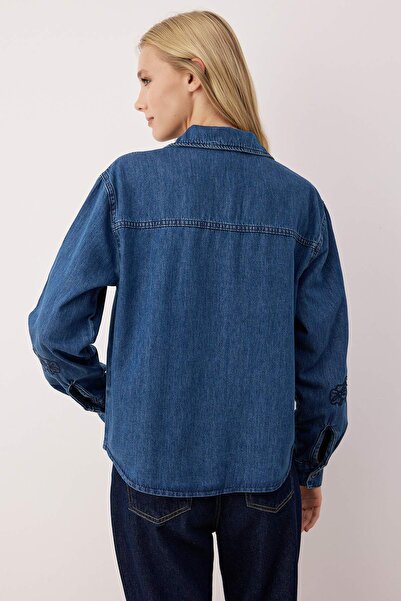Trendyol Collection Cămașă din denim cu mânecă lungă cu detaliu de broderie albastru închis TWOAW26GO00031