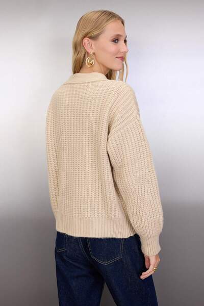 Trendyol Collection Beige V-Neck Wide Fit Knitwear Cardigan Twoaw26Hi00228
