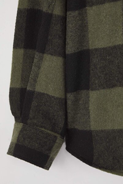 Trendyol Collection Χακί κανονικό ανδρικό πουκάμισο μεγάλου μεγέθους TMNAW25AX00008