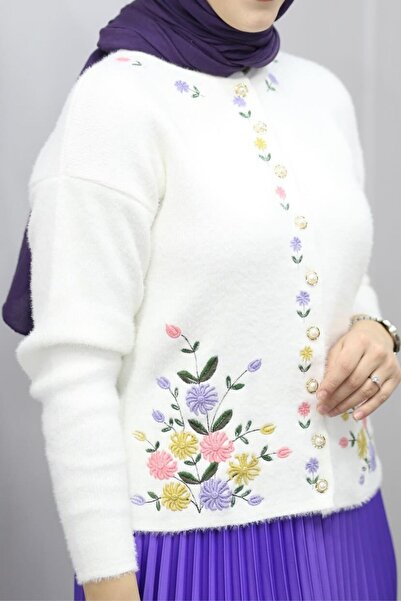 AVSARWEAR سترة نسائية ناعمة بياقة دائرية وتطريز مفصل وأزرار