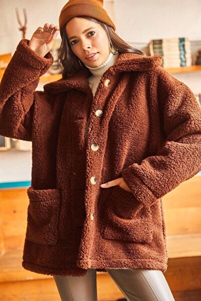 MetuCA Kadın Kahverengi Oversize Düğmeli Cepli Kuzu Peluş Kürklü Kapüşonlu Kaban Mont