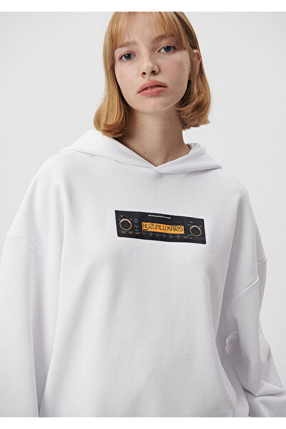 Mavi Hüzünlü Karışık Baskılı Kapüşonlu Beyaz Sweatshirt 0S10124-620