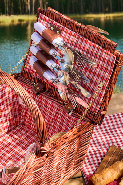 Perotti Cestino Italy 4 Kişilik Koyu Kahve Hasır, Aksesuar Sepeti Ile Taşınabilir Piknik Sepeti