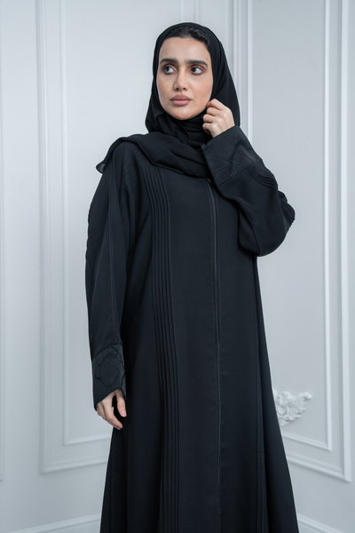 LAVİNİA عباية نسائية من لافينيا مع طيات، لون أسود كاجوال
