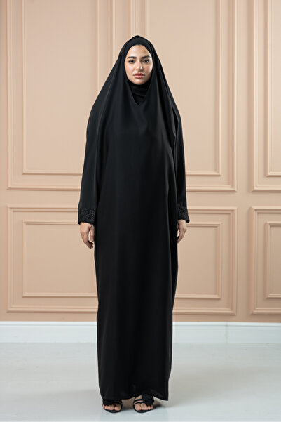 LAVİNİA عباية نسائية من لافينيا. قماش بلاك بيري مطرزة برأس مغربي.