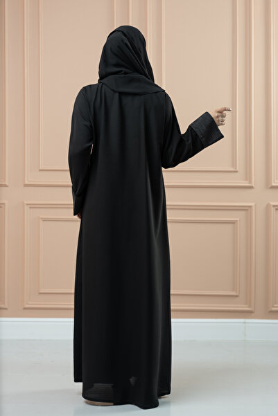 LAVİNİA Lavinia women's abaya. Gulf crepe fabric with crystal embellishments.