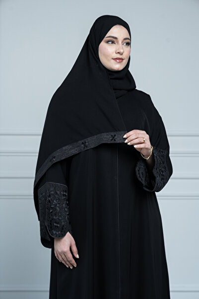 LAVİNİA Lavinia women's abaya, embroidered with knights fabric, regular cut