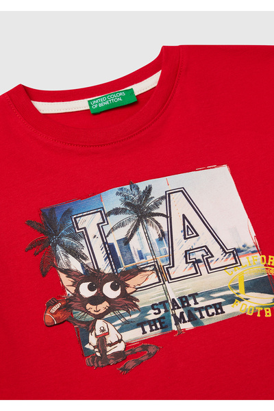 United Colors of Benetton Boy's Red Photo Printed Oversize T-Shirt with Striped Sleeves