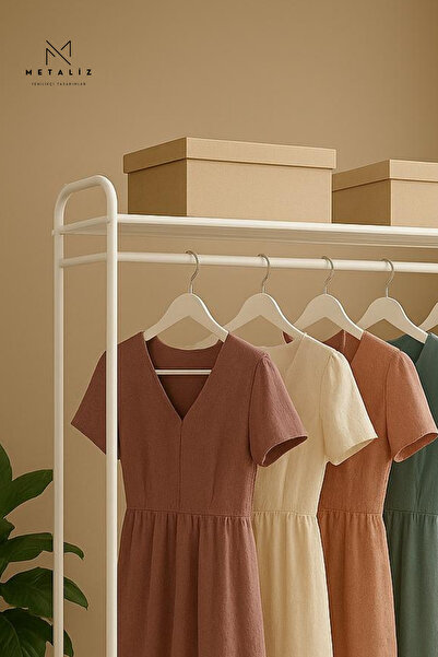 Metaliz Tekerlekli Elbise Askılığı Raflı Ve Taşınabilir Kıyafet Düzenleyici Stant Tekerli Beyaz