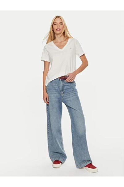 Tommy Hilfiger تي شيرتات تومي هيلفيغر للنساء باللون الأبيض