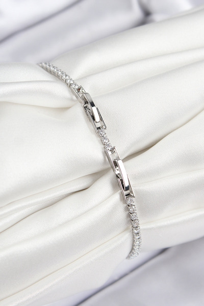 Lisinya سوار نسائي من النحاس والزركون بحجر النجمة موديل فضي اللون -