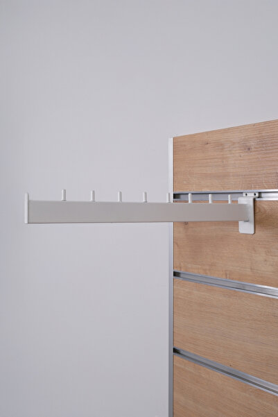 Modern Raf Kanallı Panoya Düz Beyaz Baston