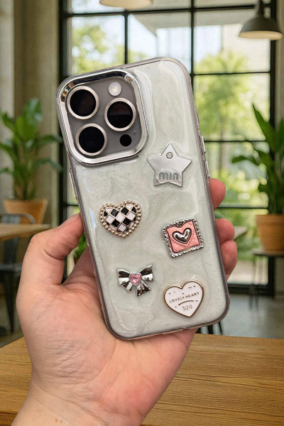 Vip Case iPhone 16 Pro Max Uyumlu Epoksili 3D Figürlü Kalpli Kurdelalı Parlak Şık Moda Kılıf