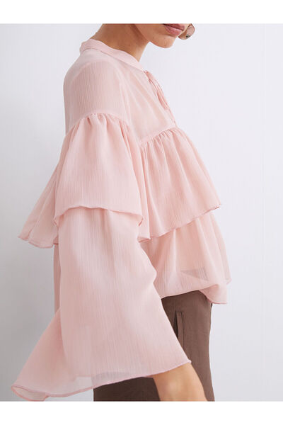 LC Waikiki Shining Store'dan Işıltılı Seçimler | Bağlamalı Yaka Şifon Fırfırlı Bluz