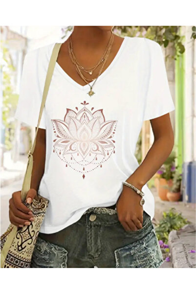 mercoledi تي شيرت مطبوع عليه لوتس ملون كبير الحجم برقبة على شكل حرف V