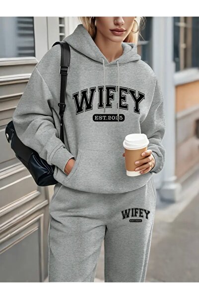 Deocept WIFEY PRINTED UNISEX ΓΥΝΑΙΚΕΙΟ/ΑΝΔΡΙΚΟ ΣΕΤ ΦΟΡΜΑ ΜΕ ΚΑΠΟΥΝΤΟ OVERSIZE ΚΑΤΩ/ΕΠΙΣΤΡΩΜΑ
