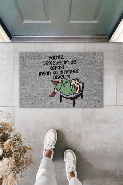 Dormot Dekoratif Dijital Paspas Gri Yalnız Demeyelim de Kafası Daldırmıyor Di...