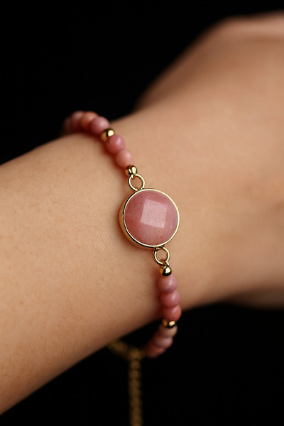 LOVELOTUS سوار من حجر الرودونيت الطبيعي بتصميم أنيق مع إغلاق سلسلة على شكل كرة