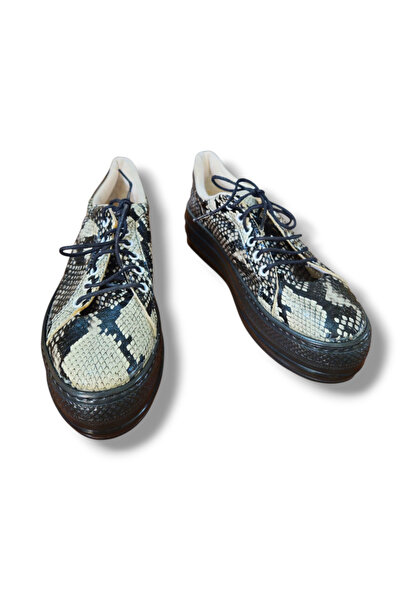 BARONES SHOES حذاء رياضي بنعل عالي بتصميم جلد الثعبان