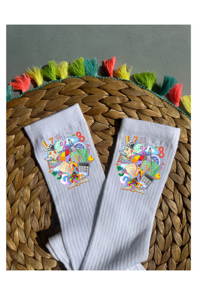 Tubinyoo جوارب مدرسية للبنات بطول الركبة بنمط مطبوع باللون الأبيض