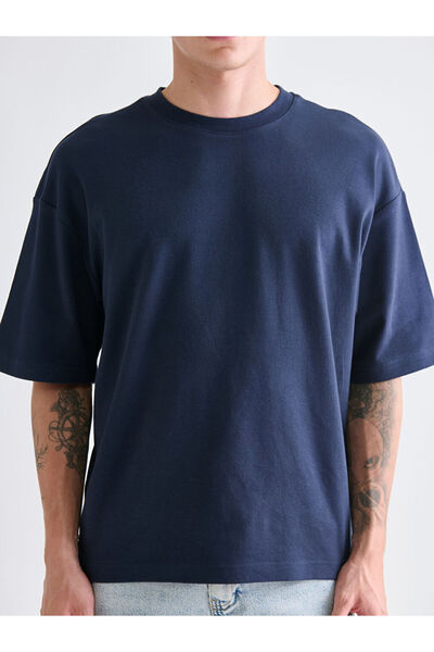 LC Waikiki Λαμπερές επιλογές από το Shining Store |   Ανδρικό μπλουζάκι με λαιμόκοψη