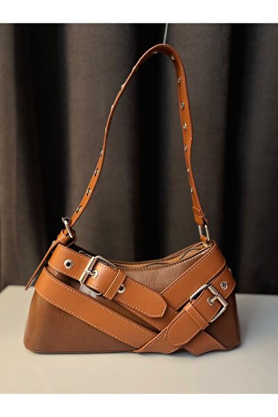 By-Kuss حقيبة باجيت بإبزيم أنيق