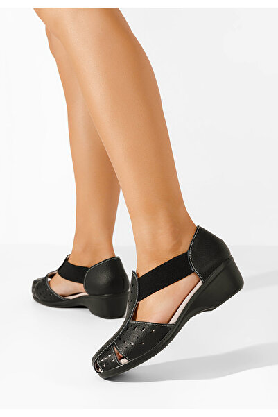 B T Shoes Černé sandály na nízkém podpatku Melona