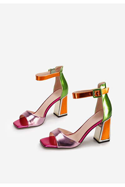 B T Shoes Viacfarebné sandály na podpatku Wella V4