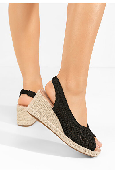 B T Shoes Černé sandály na klínku Xiomara